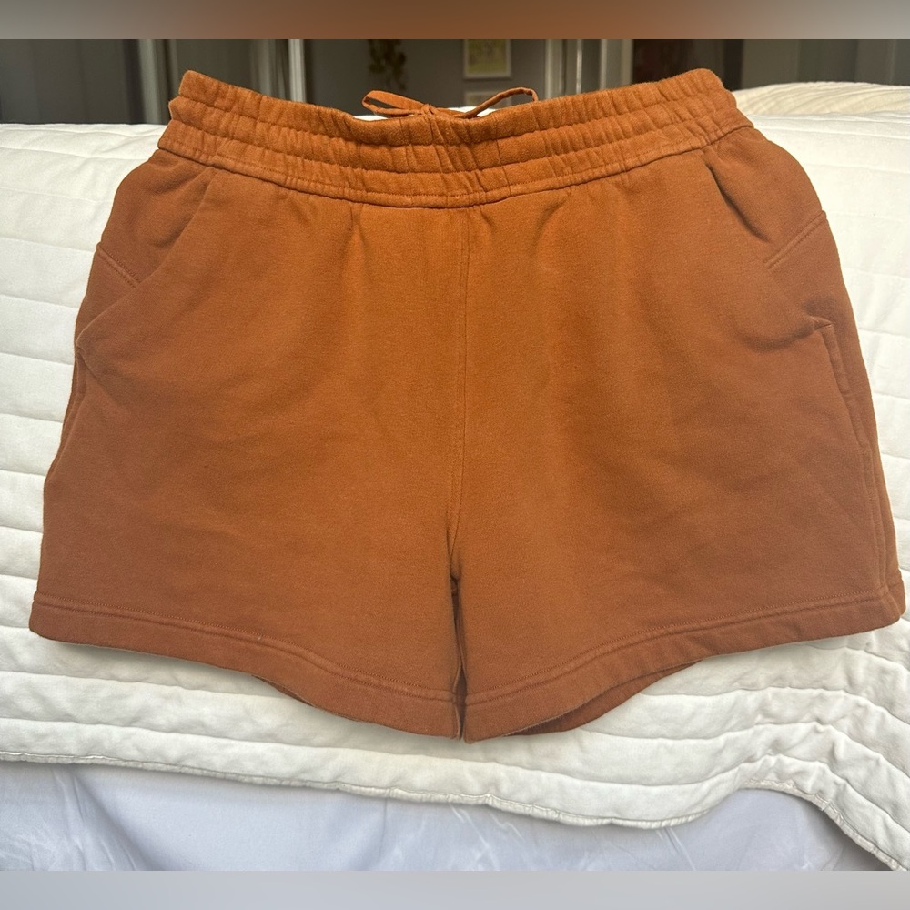 Lululemon Loungeful HR short.